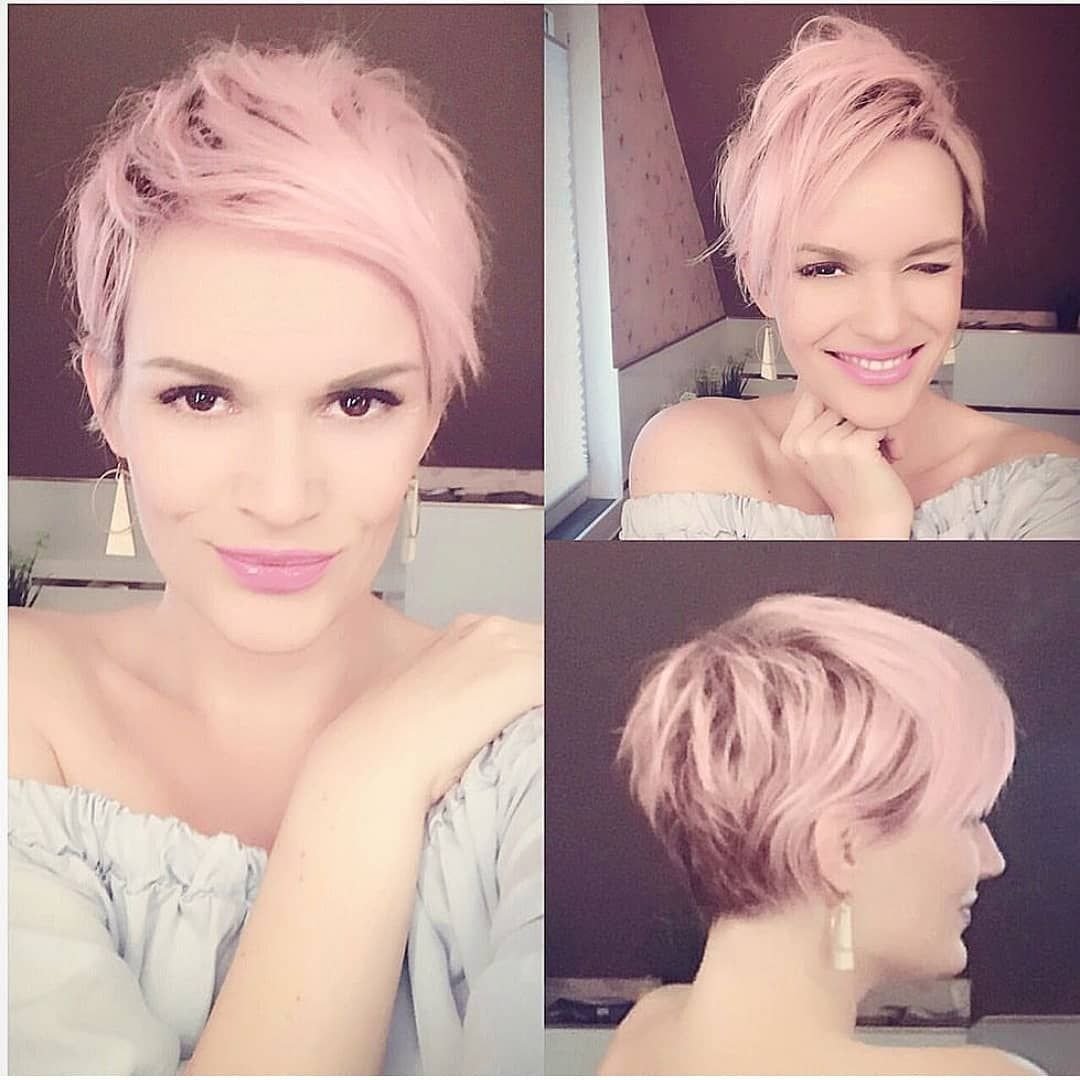 Розовый блонд на короткие волосы