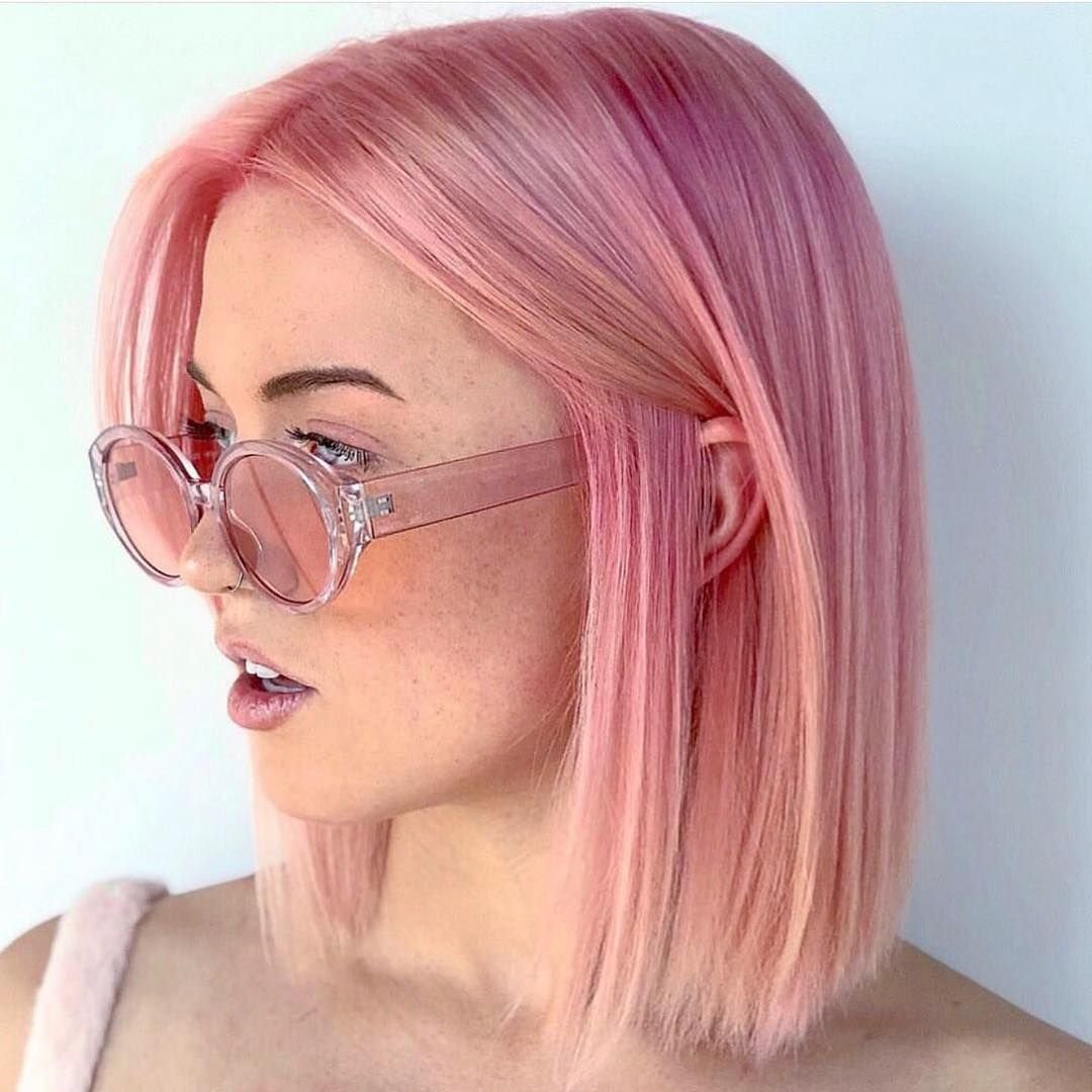 Розовое мелирование на короткие волосы