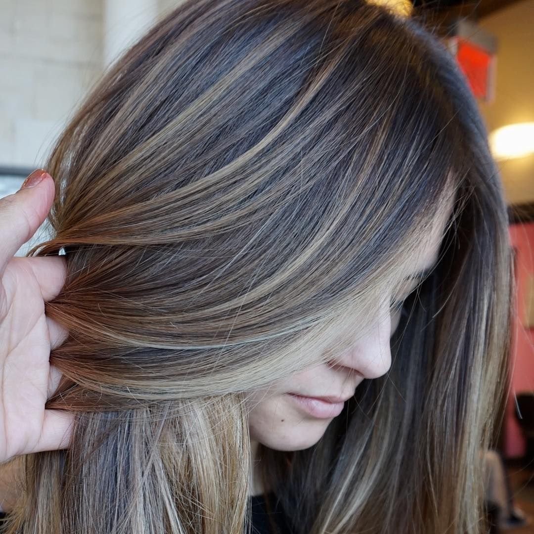 Пепельное мелирование на каштановые волосы