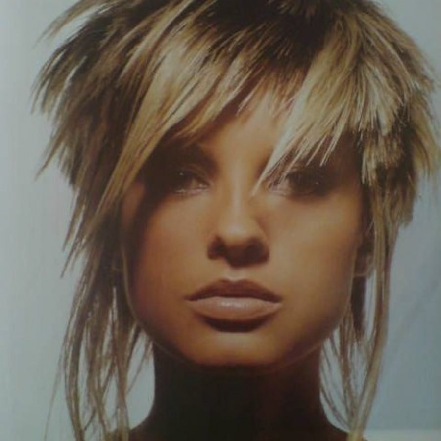 Стрижка с рваными прядями