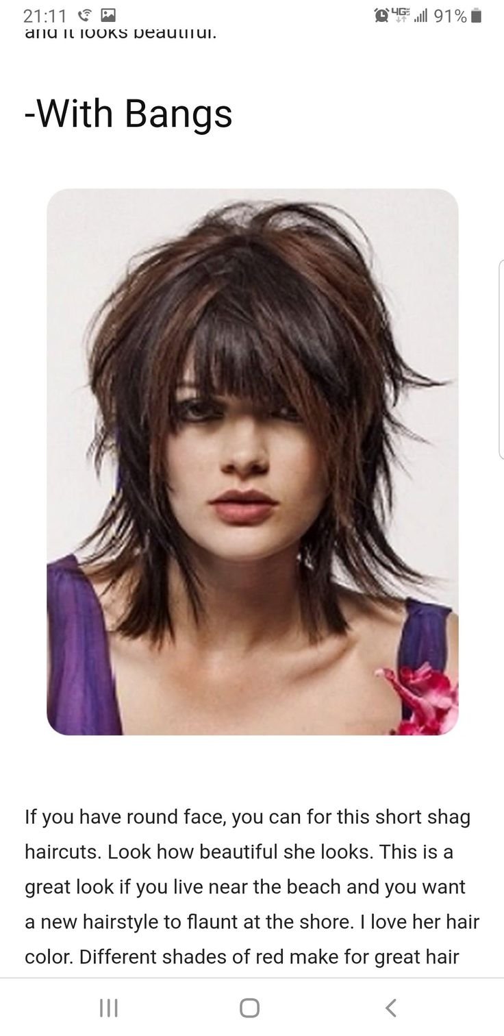 Рваная стрижка средней длины с челкой