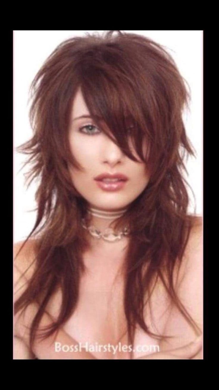 Стрижка Каскад на средние волосы с челкой