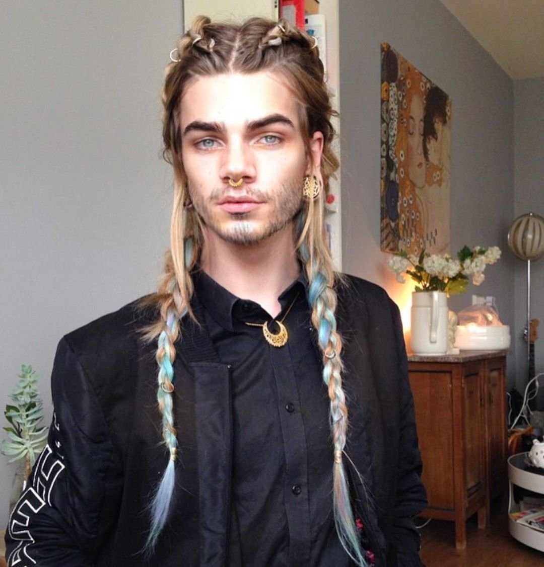 Nils lithunium прическа