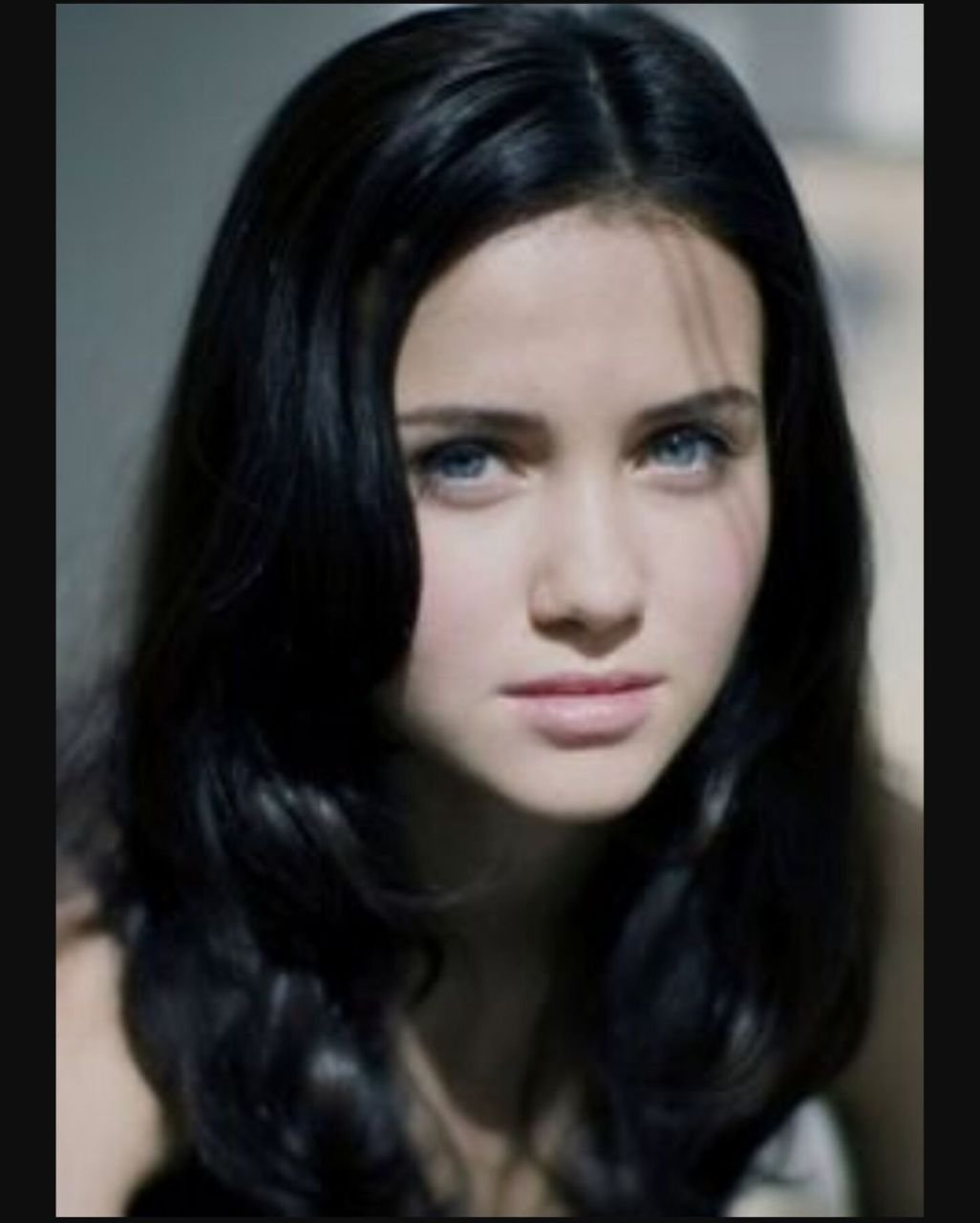 Девушка с синими глазами