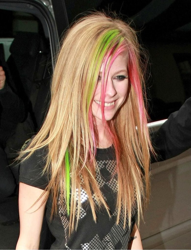 Avril Lavigne с зелеными волосами