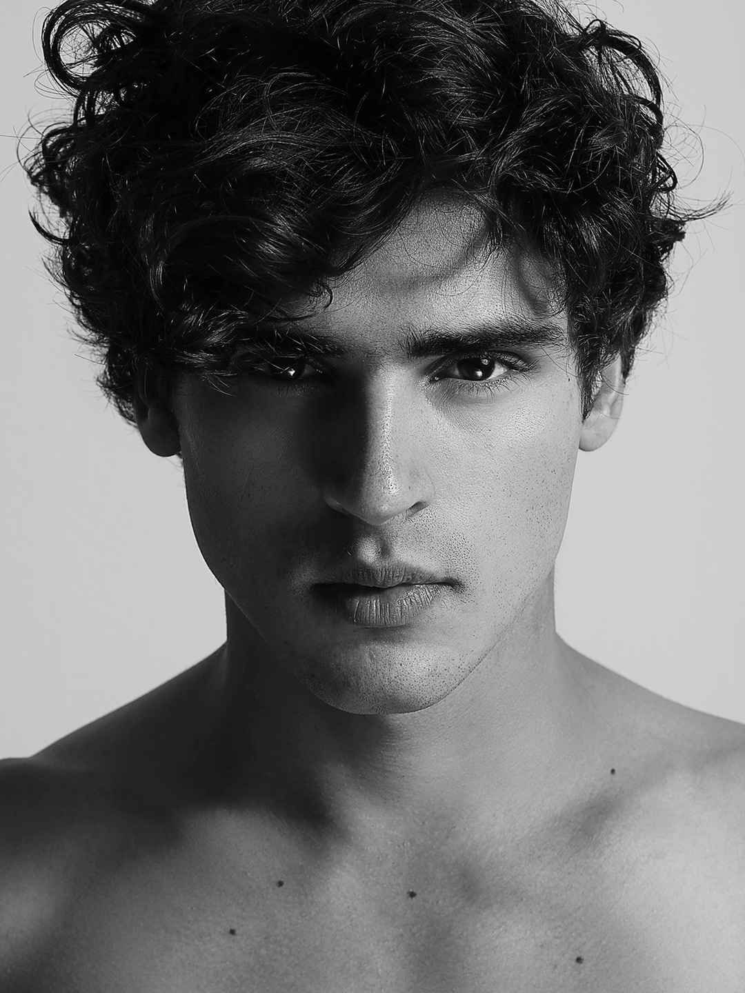 Парни с кудряшками