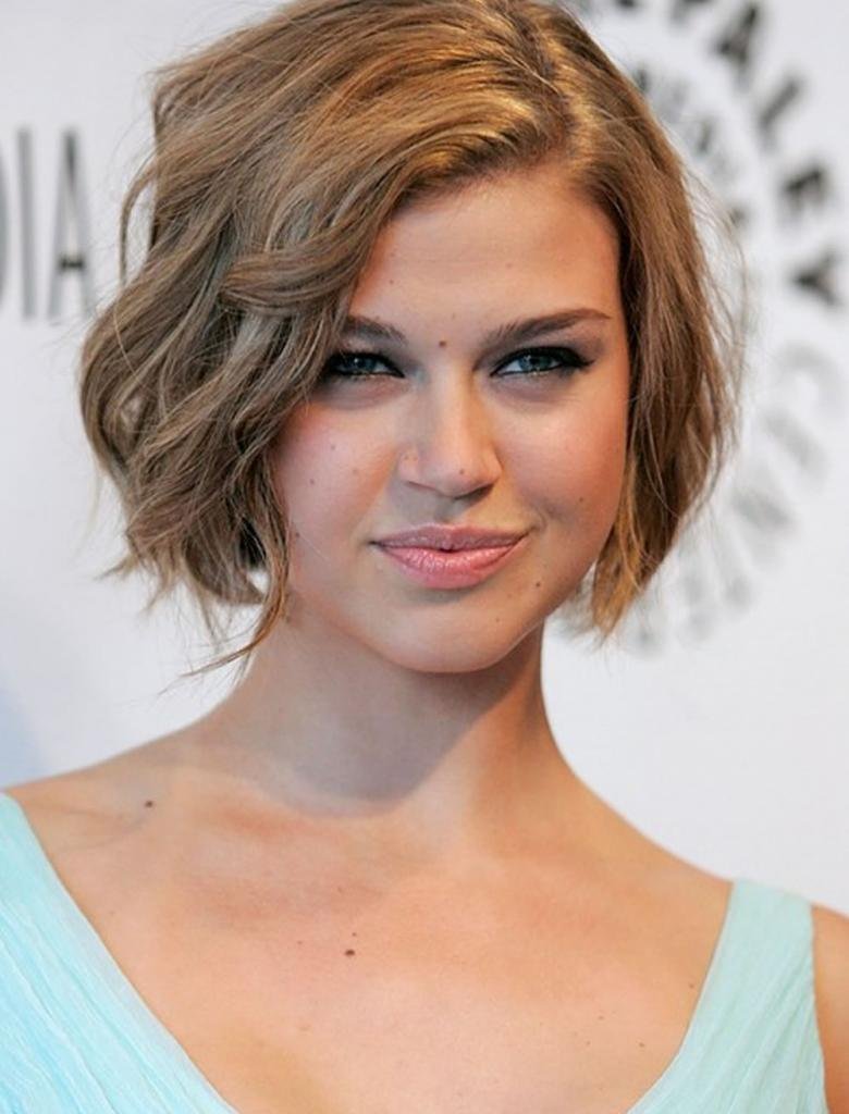 Short Wavy Bob Hairstyle for women