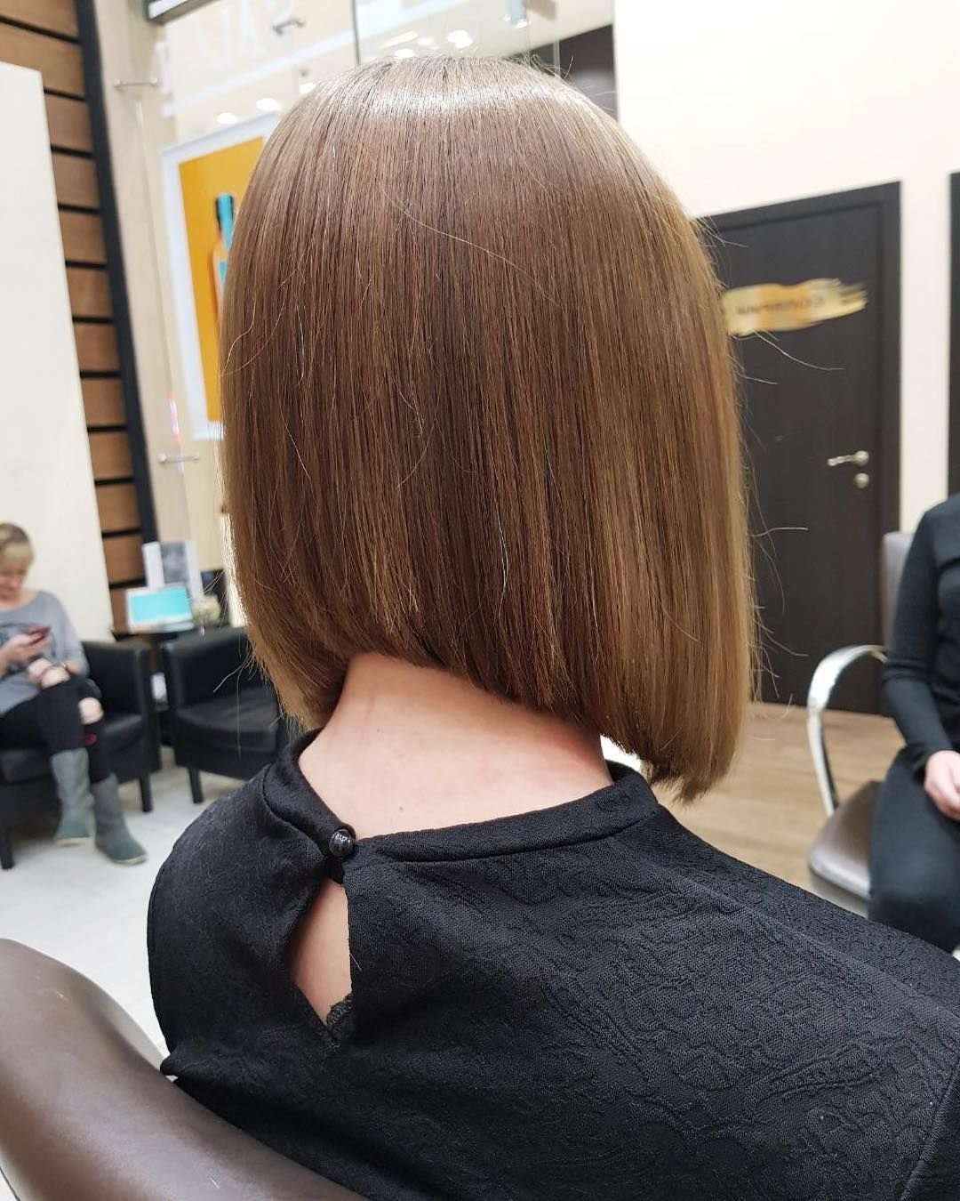 Стрижка полукругом на средние волосы