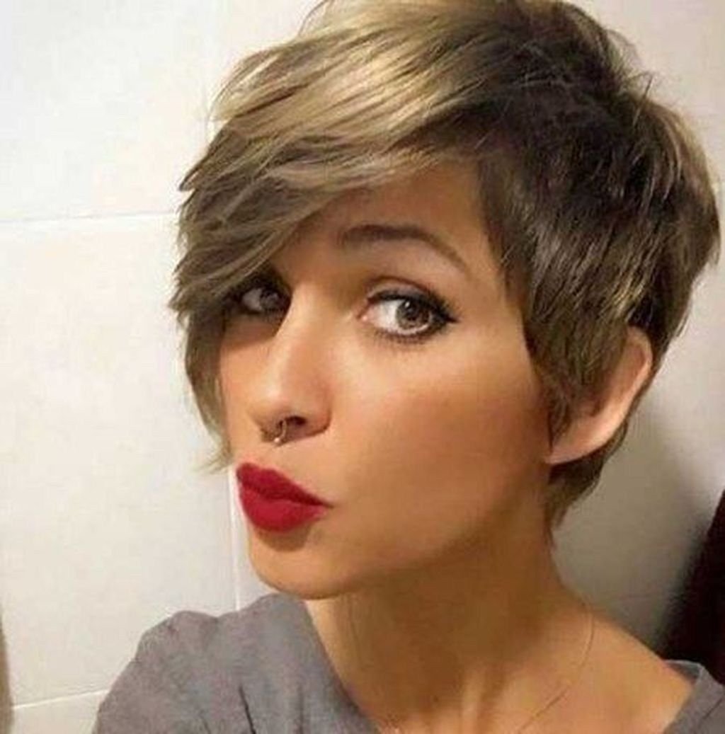 Пикси Боб стрижка шатен