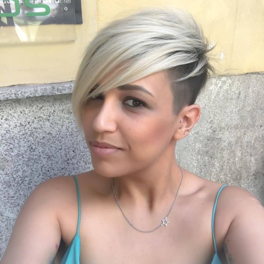 Короткая стрижка блонд с темными висками