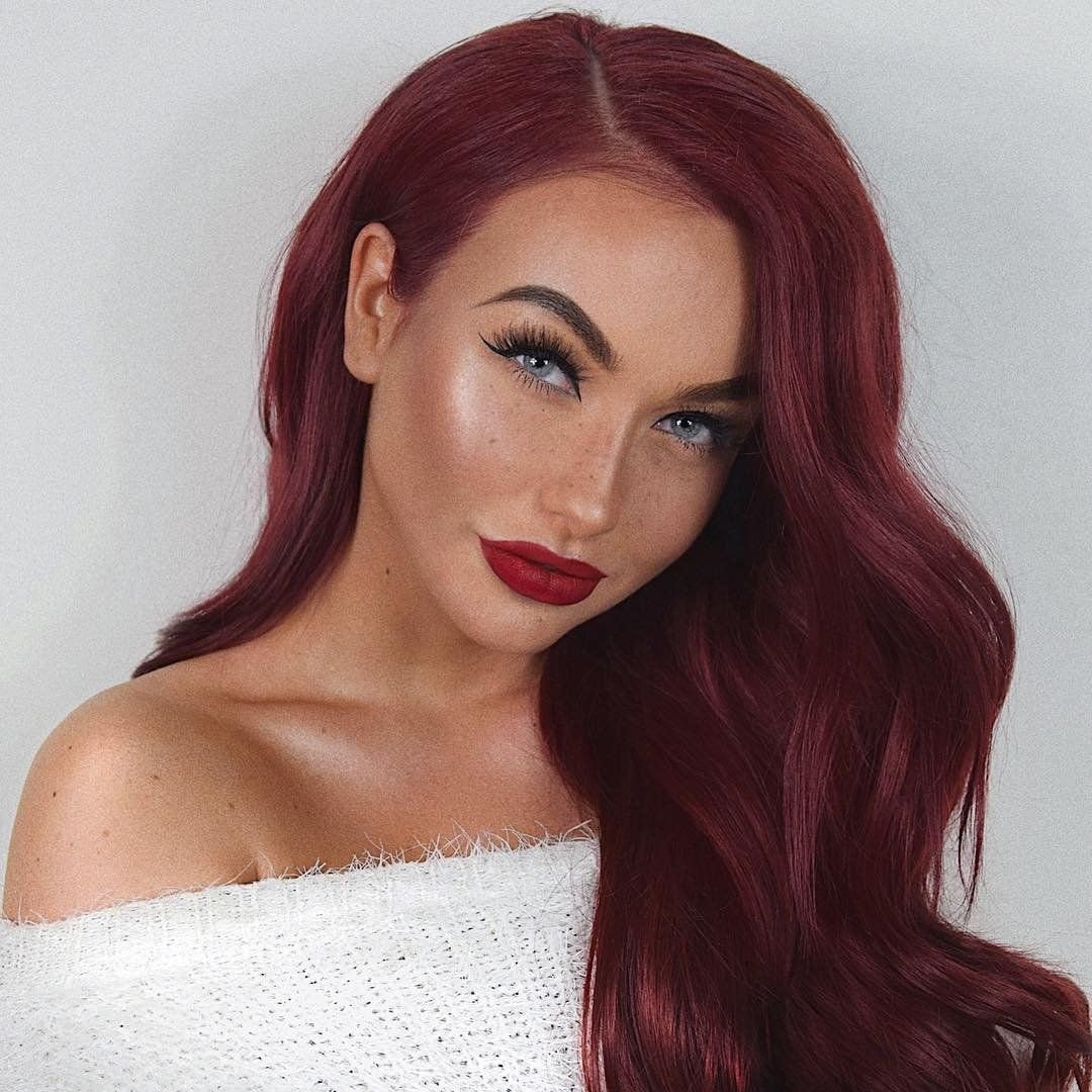 Красный цвет волос с карими глазами