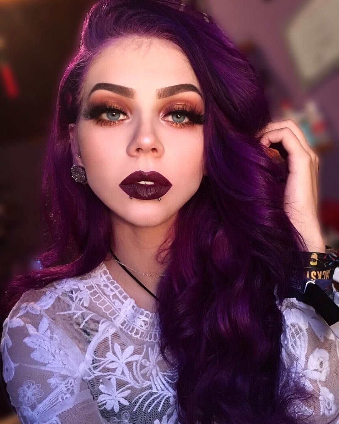 Красные волосы с челкой