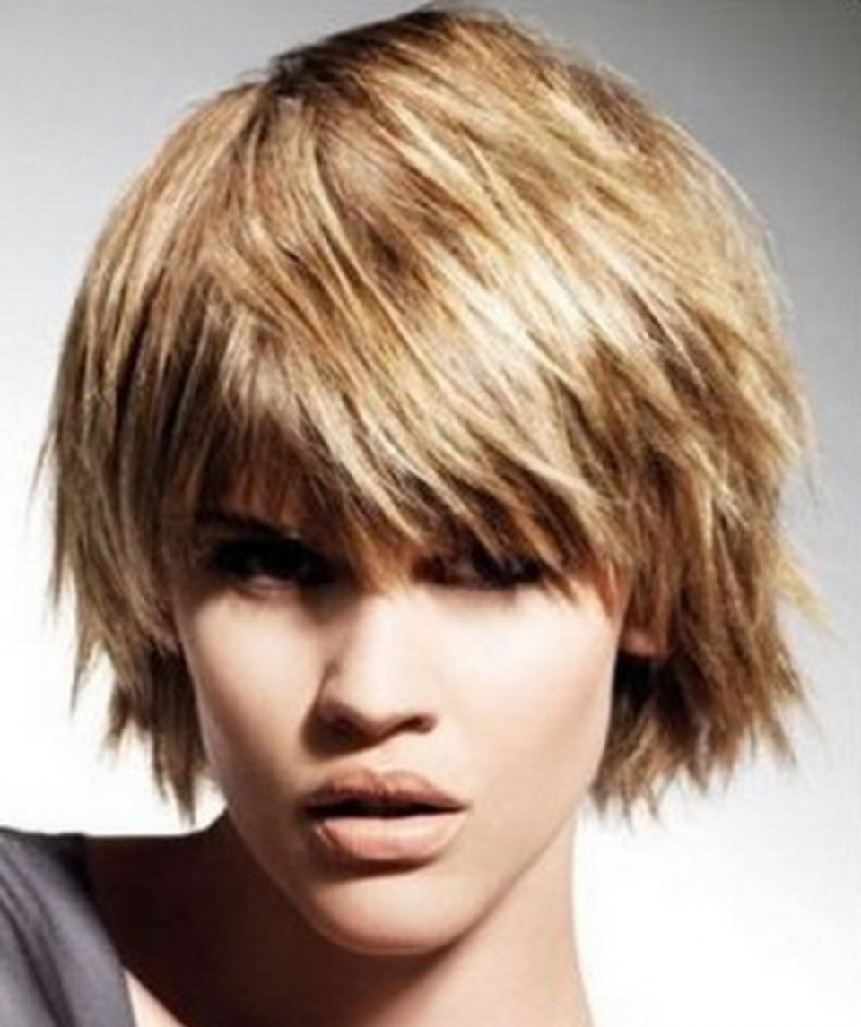 Стрижка градуированный Каскад на короткие волосы