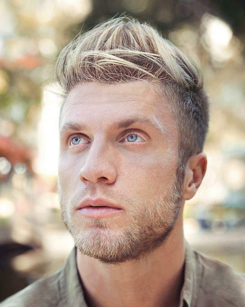 Блондин с бородой