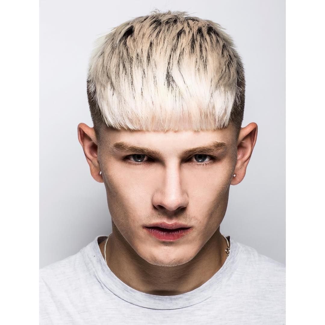 Короткая стрижка с прямой челкой мужская