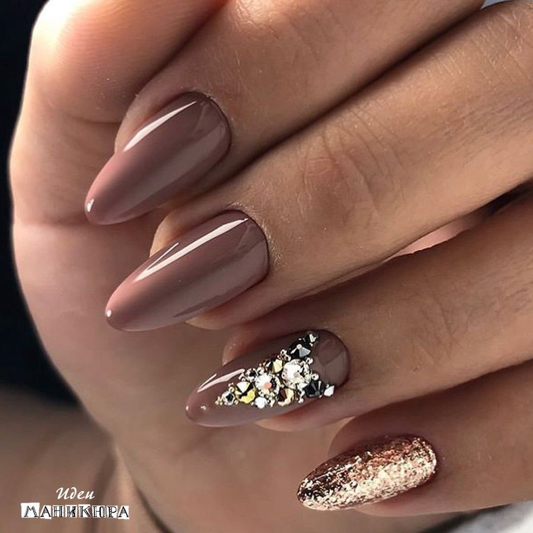 Коричневый маникюр
