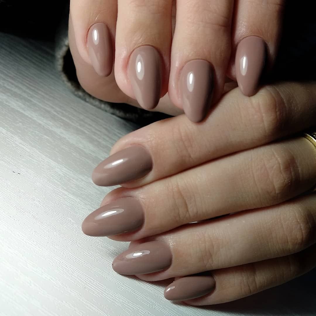 Коричневый маникюр