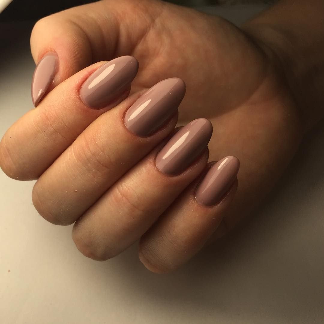 Маникюр нюд беж миндаль