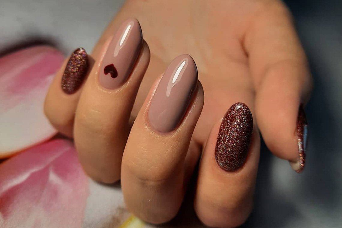 Ногти бордовые матовые миндаль 2021