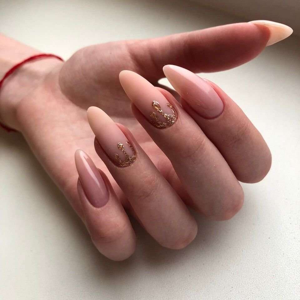 Маникюр коричневый геометрия