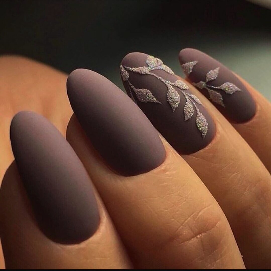 Ногти миндаль коричневые