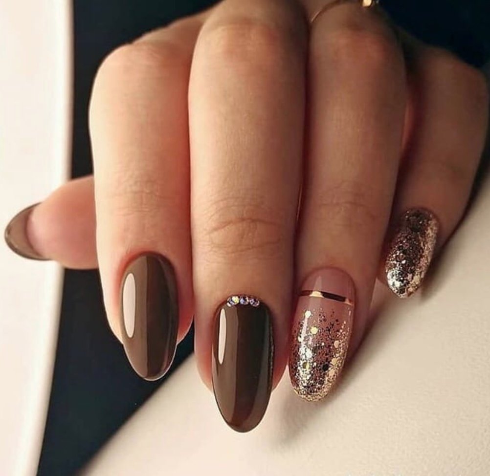 Матовые ногти миндаль