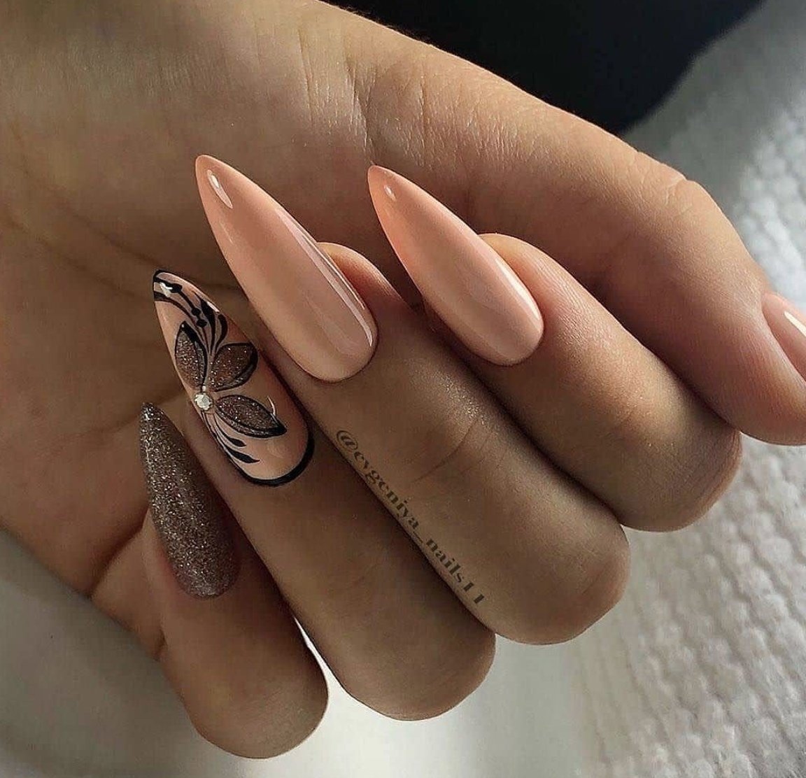 Ногти кошачий глаз светлые