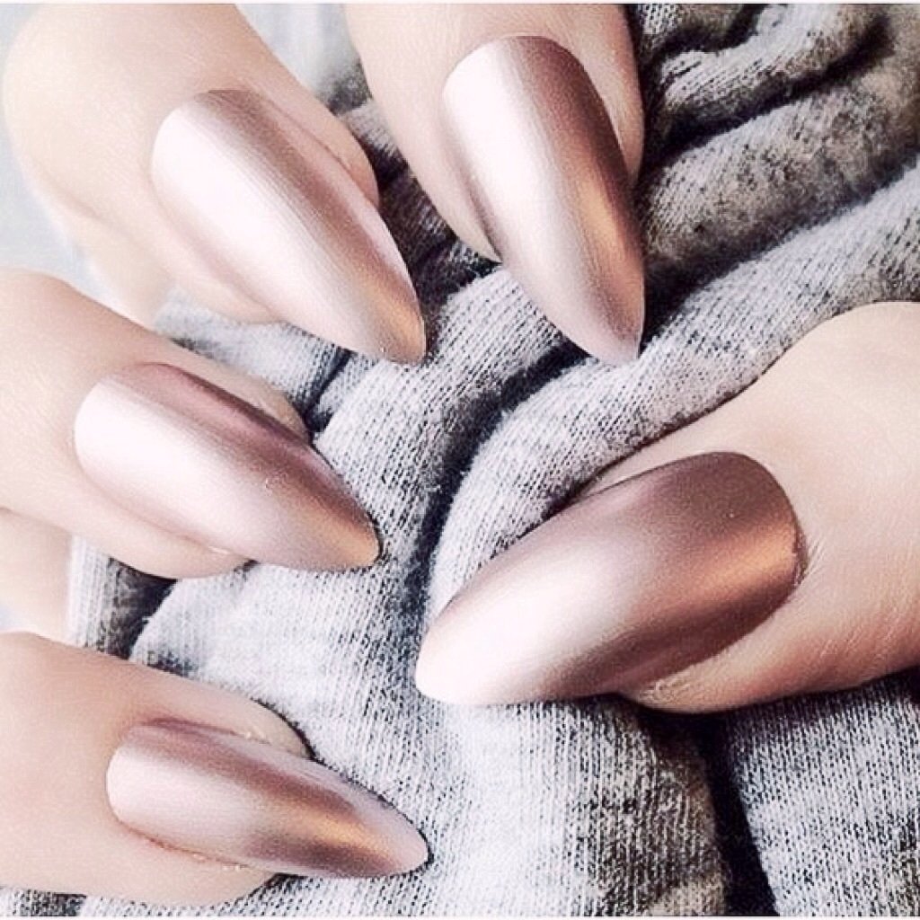 Коричневые ногти длинные