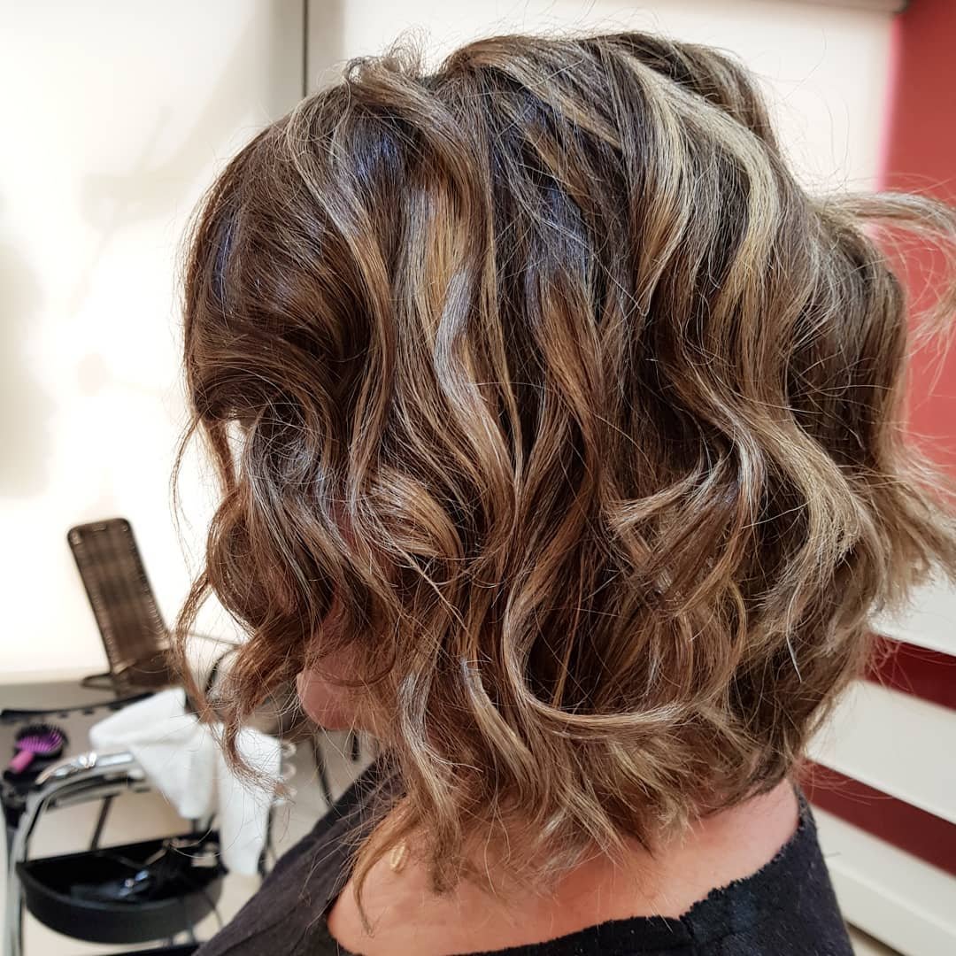 Мелирование на тёмные волосы каре кудрявые