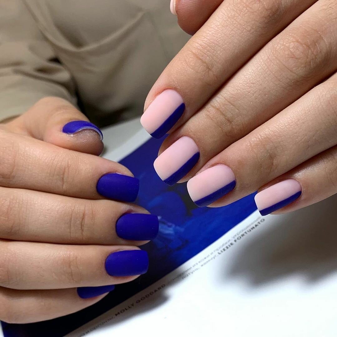 Маникюр синий френч
