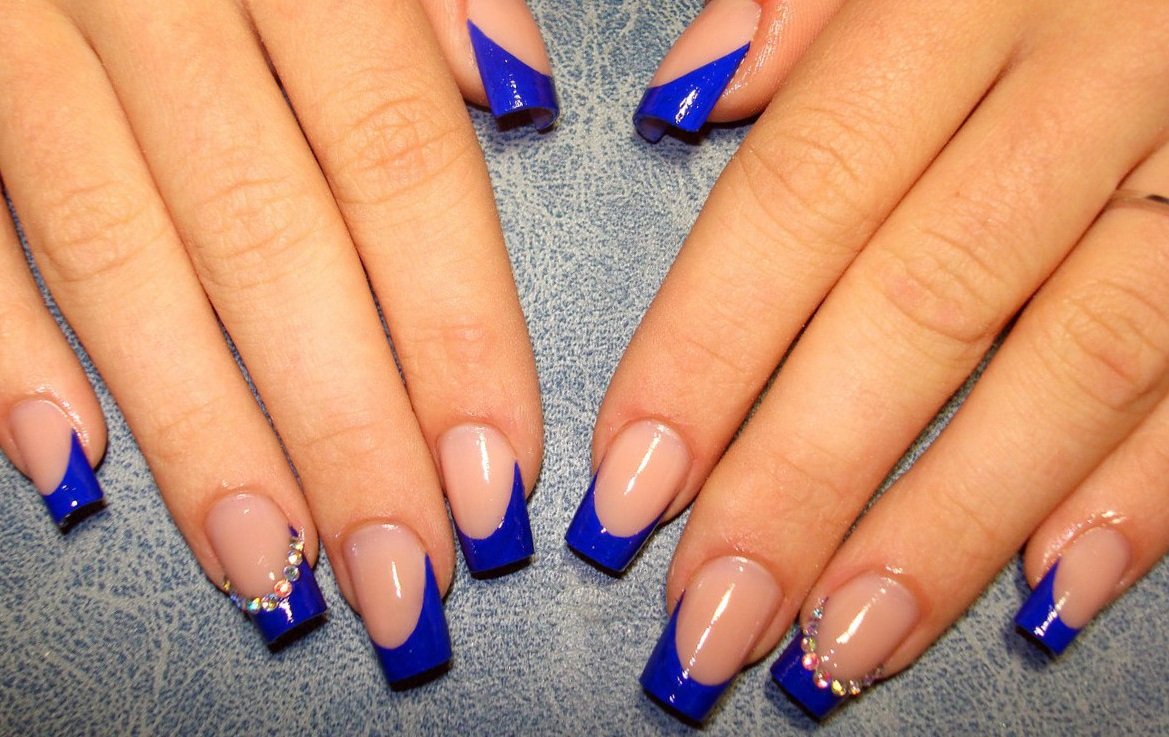 Синий френч на ногтях