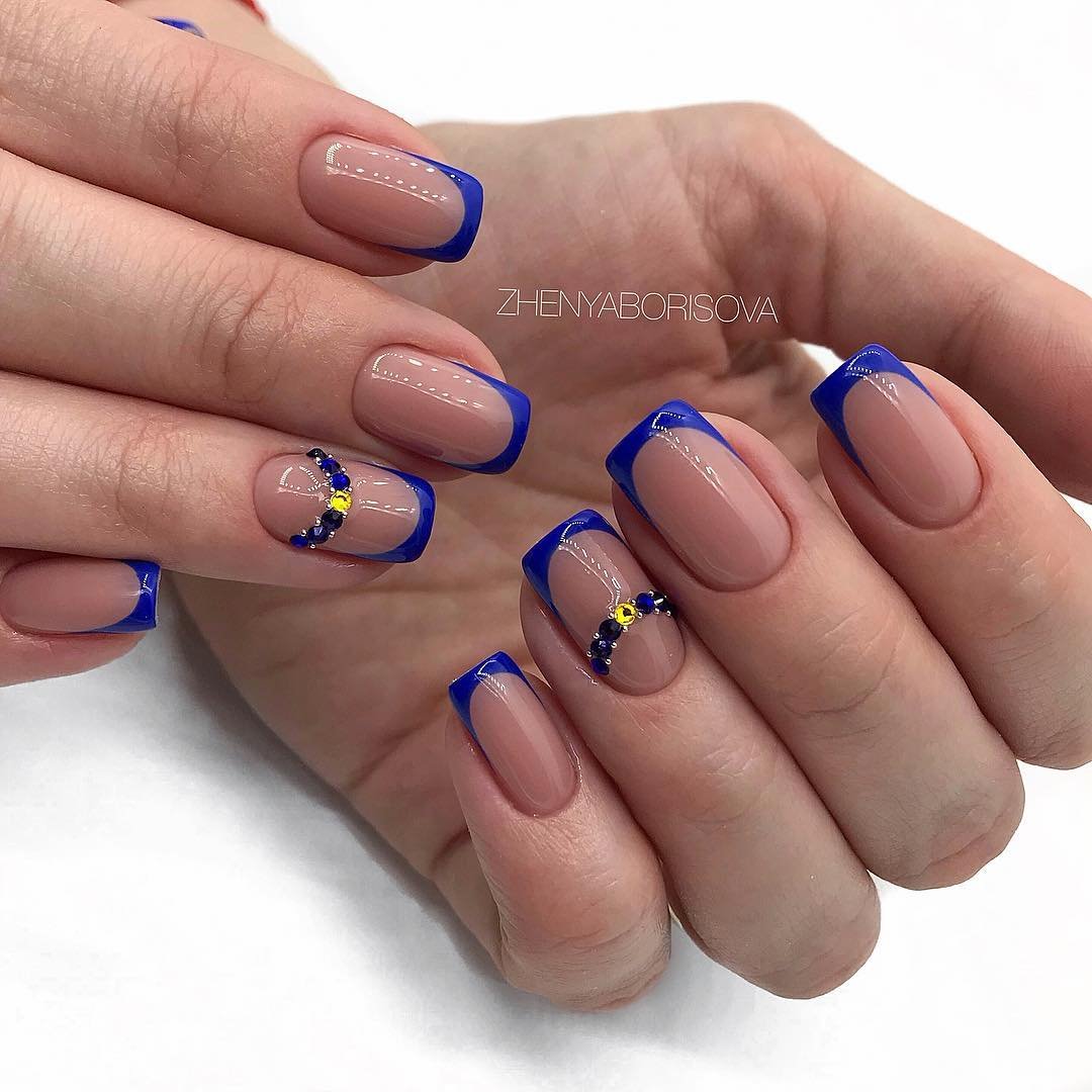 Синий френч на ногтях квадратной формы