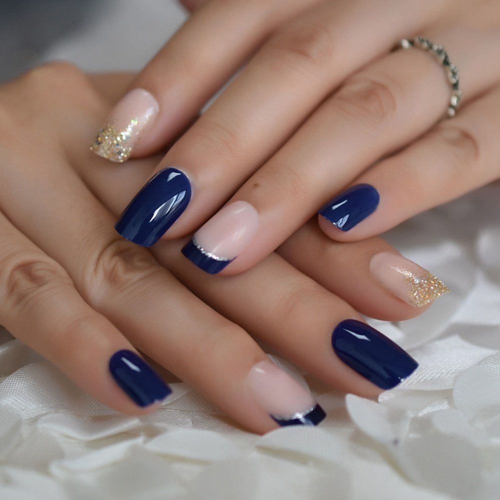 Синий френч на ногтях