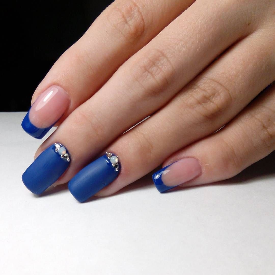 Маникюр синий френч