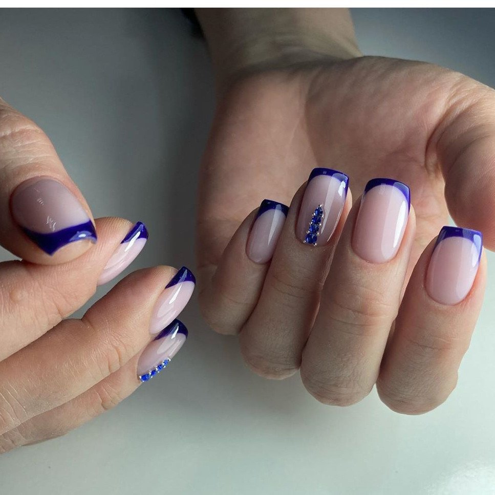 Синий френч на ногтях