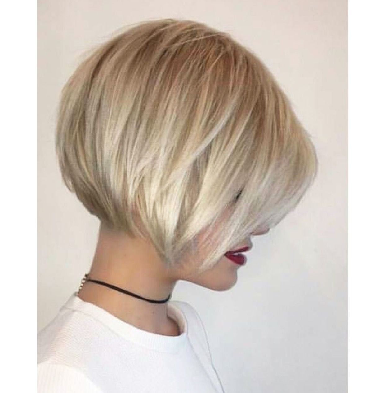 Каре на ножке блондинка