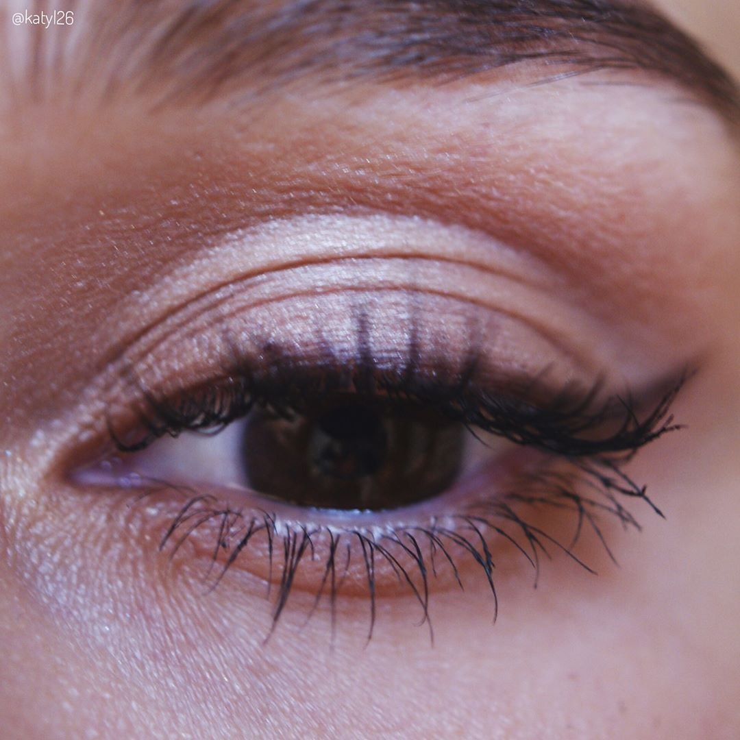 Макияж с коричневой тушью