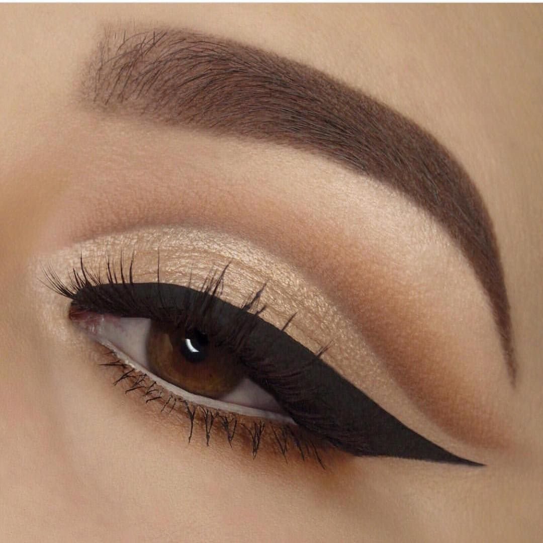 Перманентный макияж стрелки и нижнее веко с растушевкой