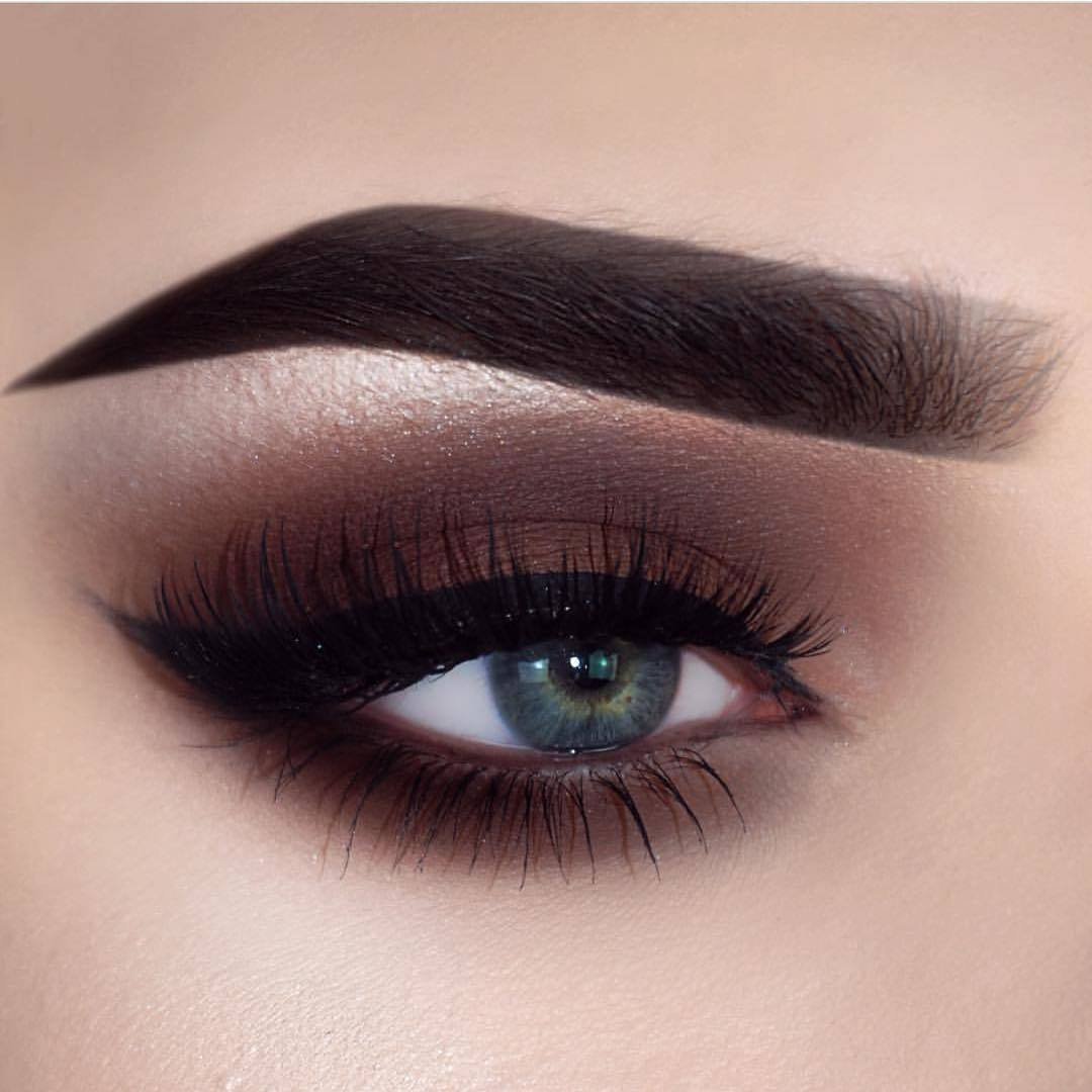 Макияж с коричневым карандашом