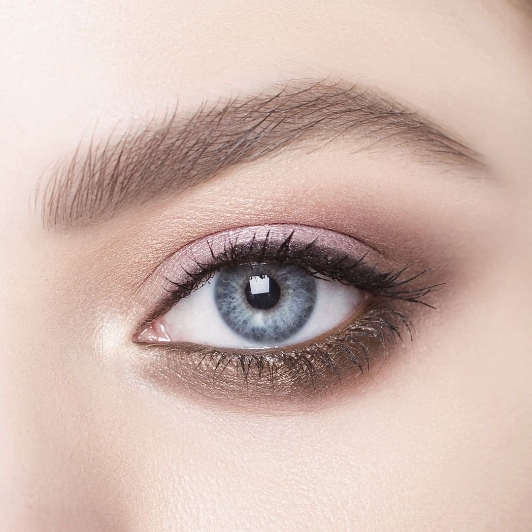 Коричневые стрелки на глазах