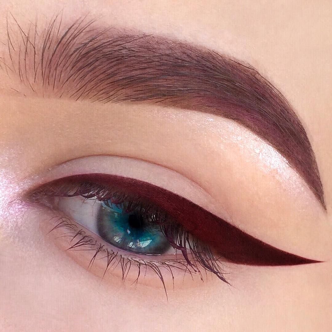 Макияж с золотыми тенями