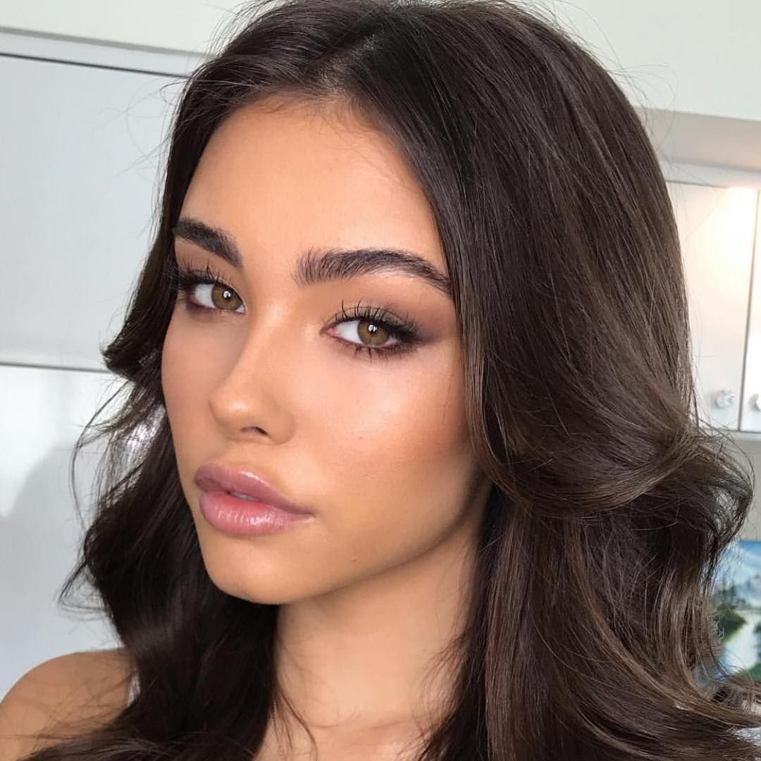 Макияж яркими тенями