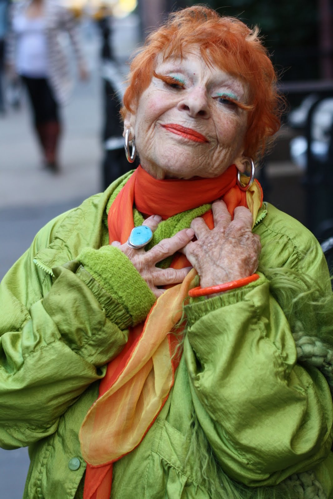 Бабушка с рыжими волосами