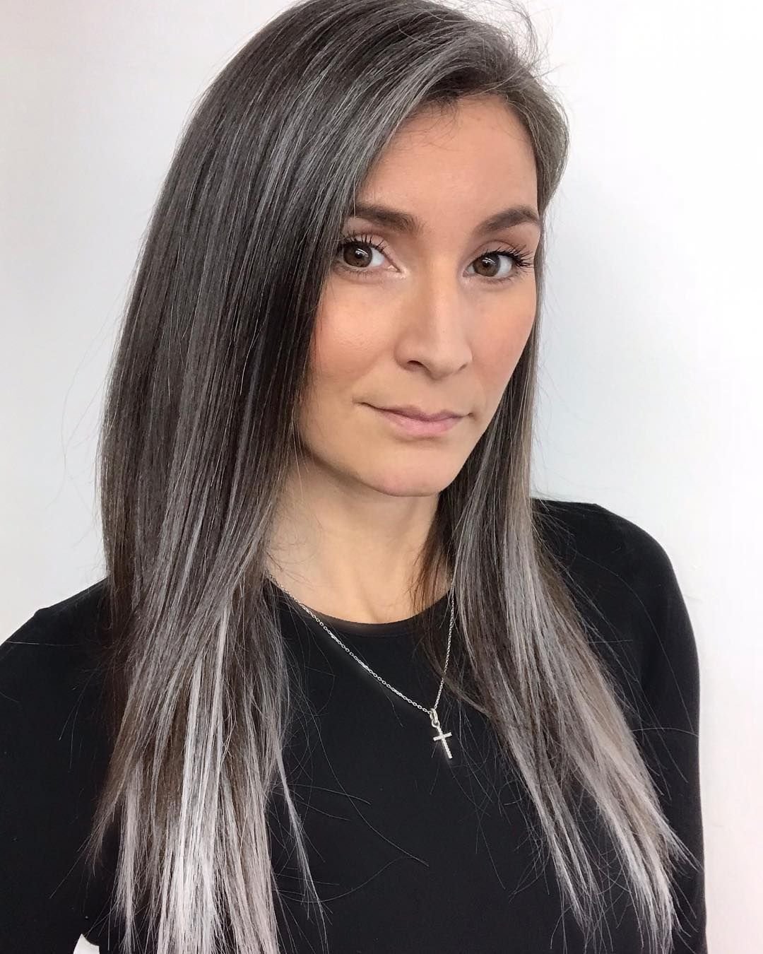 Седая прядь волос