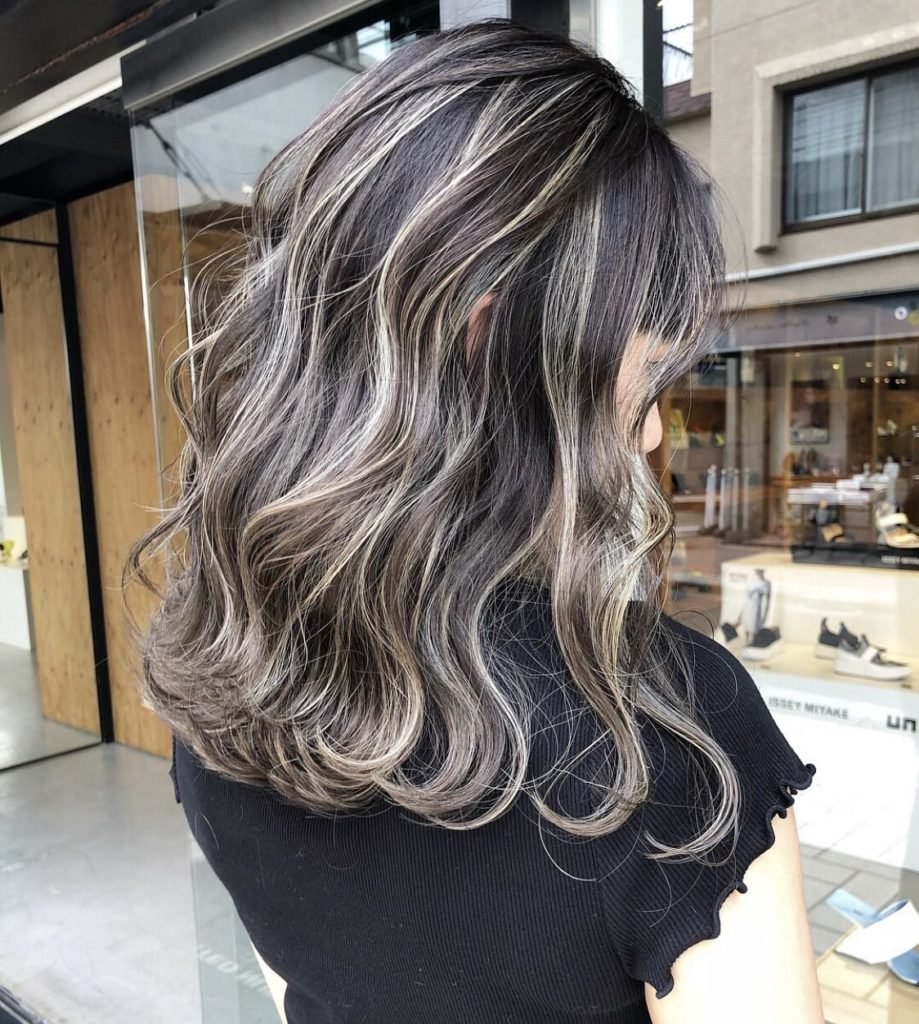 Балаяж на темные волосы с сединой