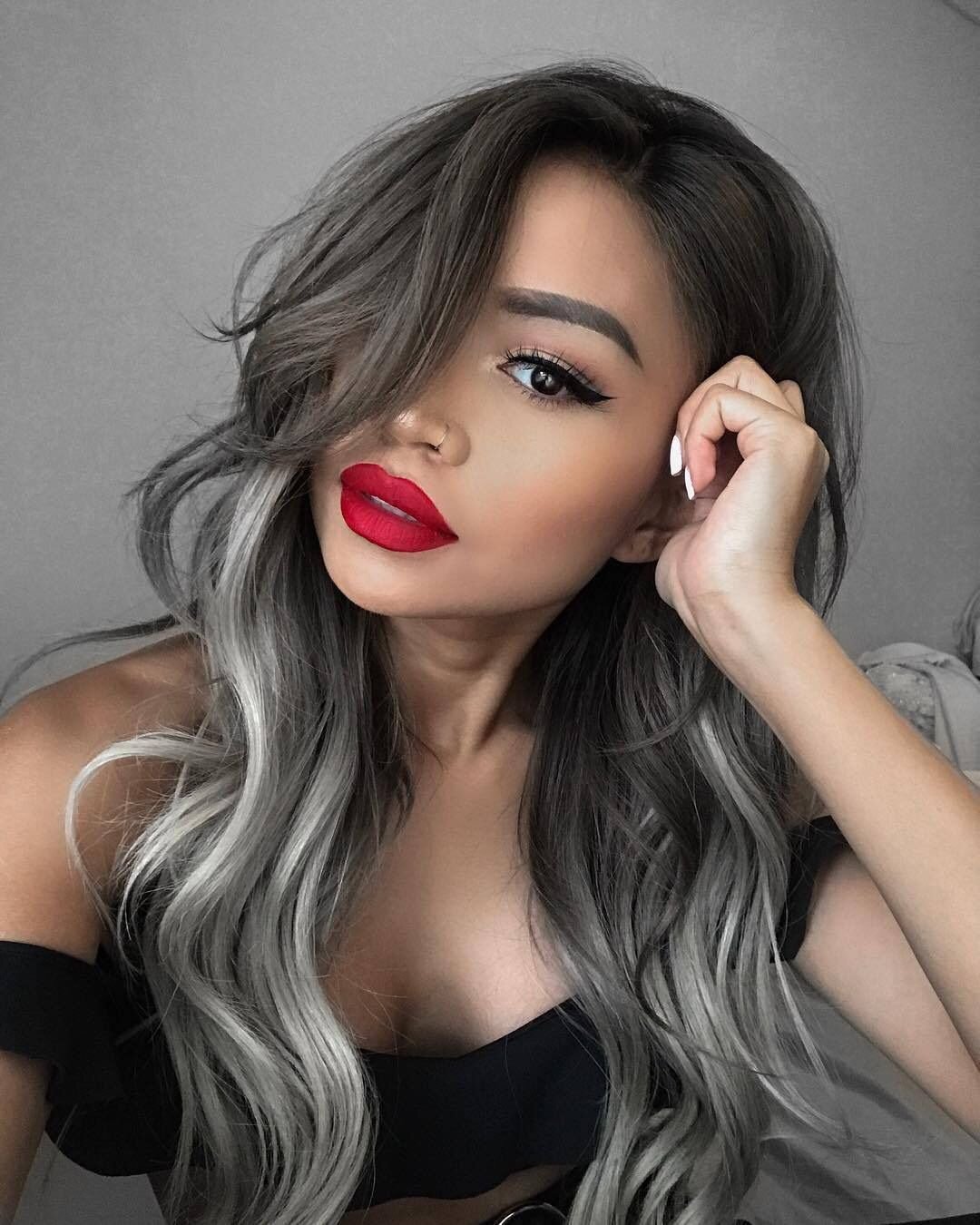 Пепельное омбре на темные волосы 2021