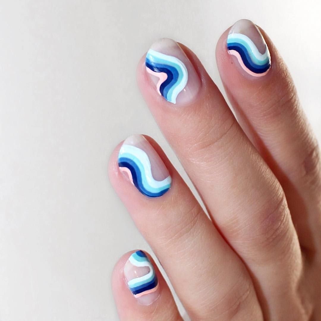 Маникюр с волнами