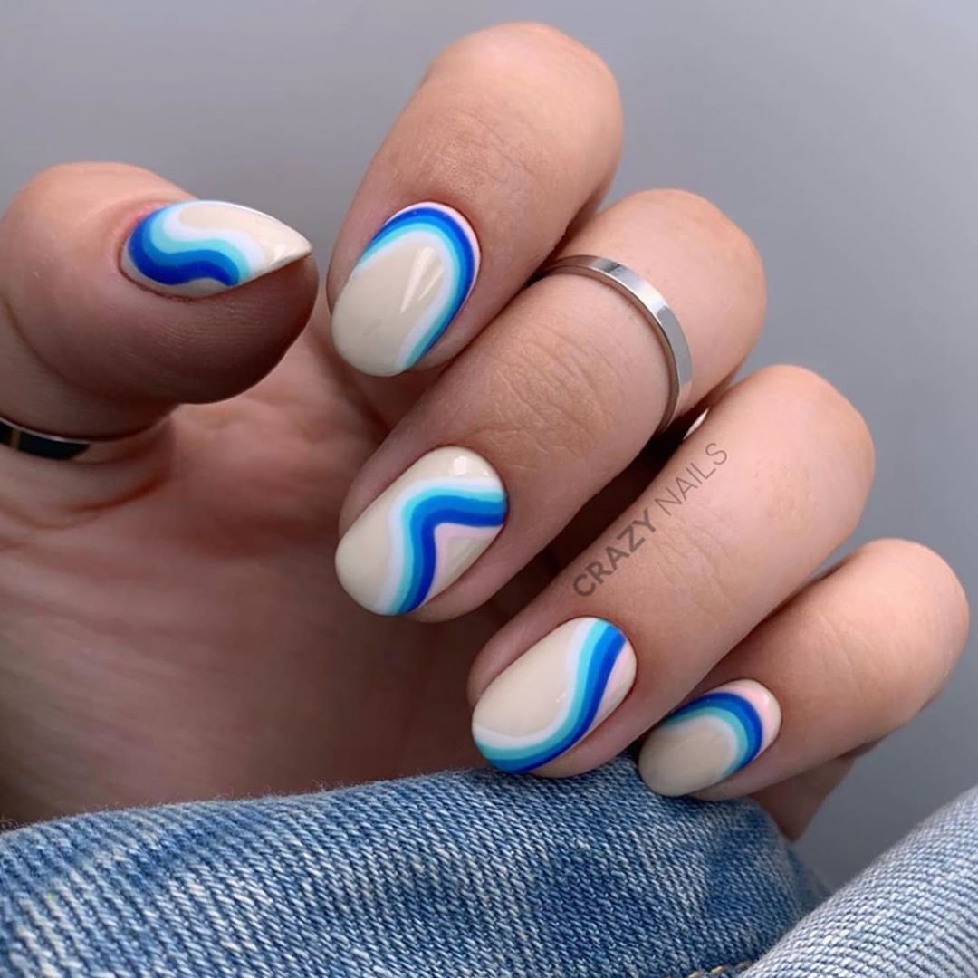 Необычный маникюр на короткие ногти