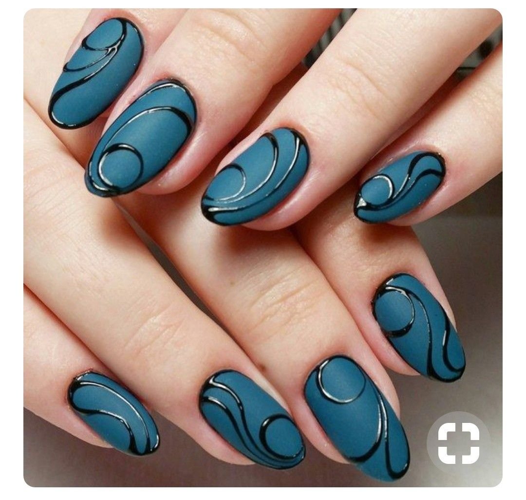 Маникюр с волнистыми линиями