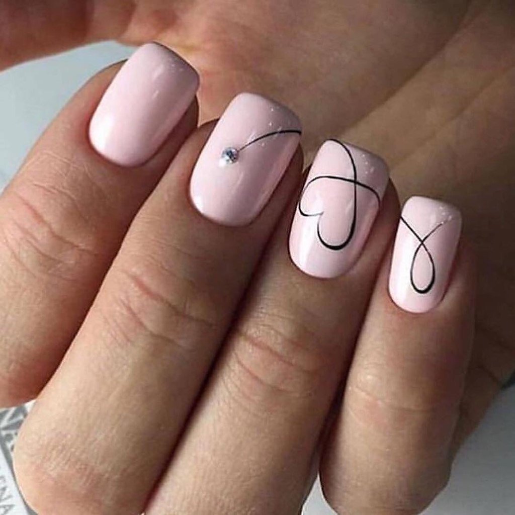 Ногти нюд с сердечком